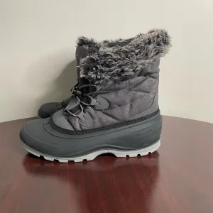 Kamik momentum L2 size 9 women’s insulated out door boots waterproof