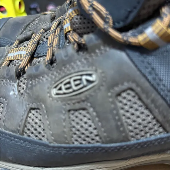 KEEN MEN'S TARGHEE II WATERPROOF HIKING BOOTS - SOFT TOE Size 8 M NWOT