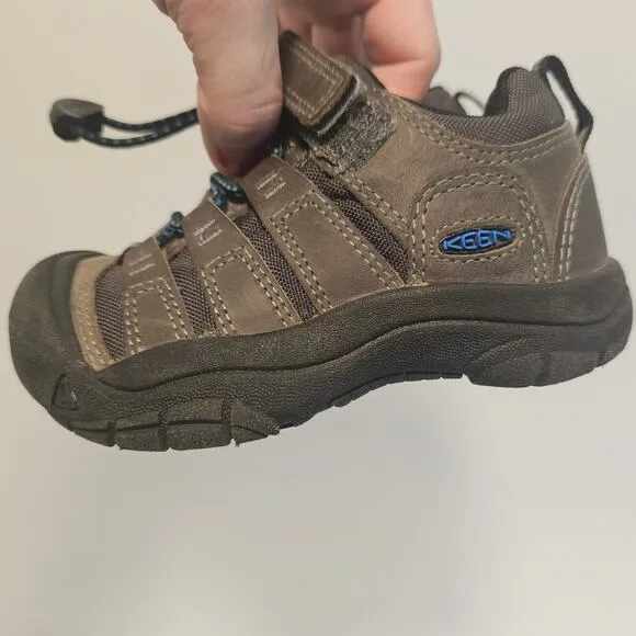 Keen Newport Kids Boys Hiking outdoor Bungee Breathable Summer Shoes Size 8