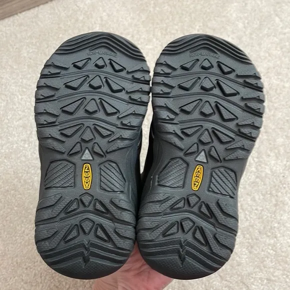 KEEN NWT toddler boy size 8 Kootenay III insulated waterproof black boots.