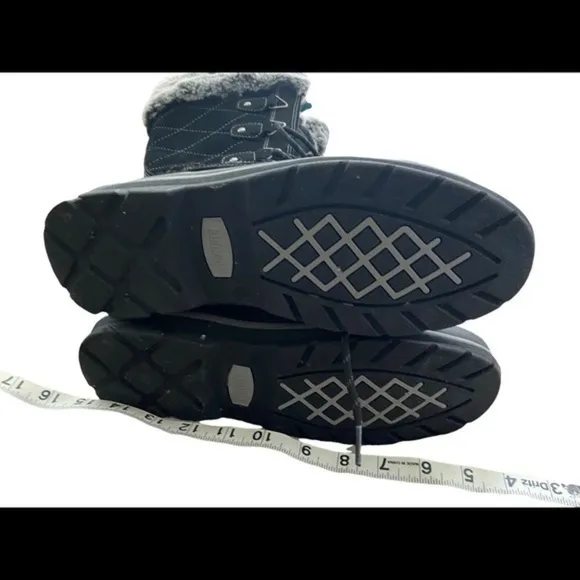 Khombu Winter Boots, warm lace up boots as 9