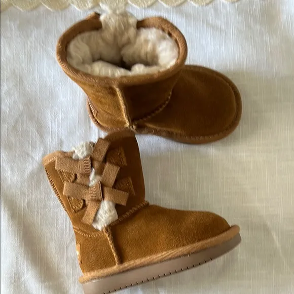 Koolaburra Tan Sheepskin Boots Cozy Suede Design
