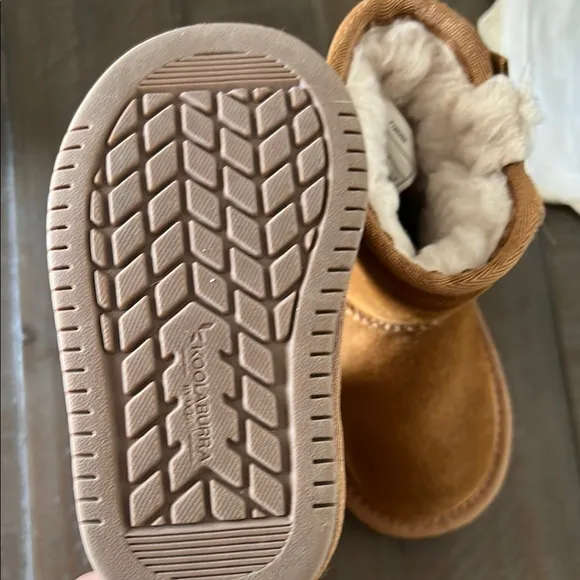 Koolaburra Tan Sheepskin Boots Cozy Suede Design