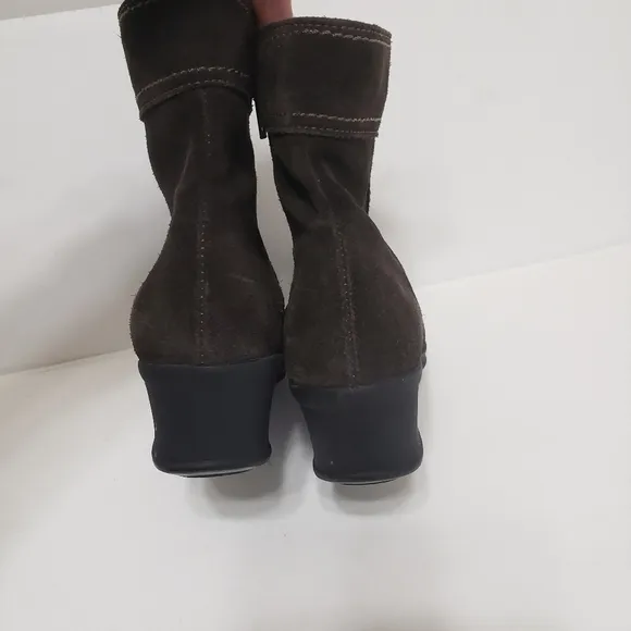 La Canadienne Finley Suede Wedge Ankle Boots Size 6.5 M
