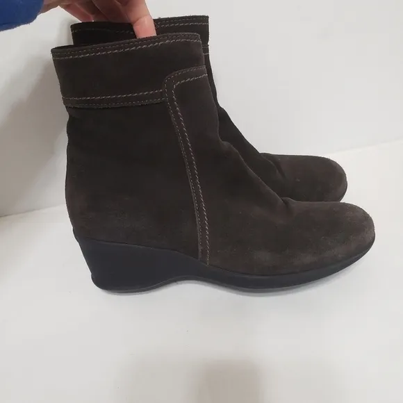 La Canadienne Finley Suede Wedge Ankle Boots Size 6.5 M