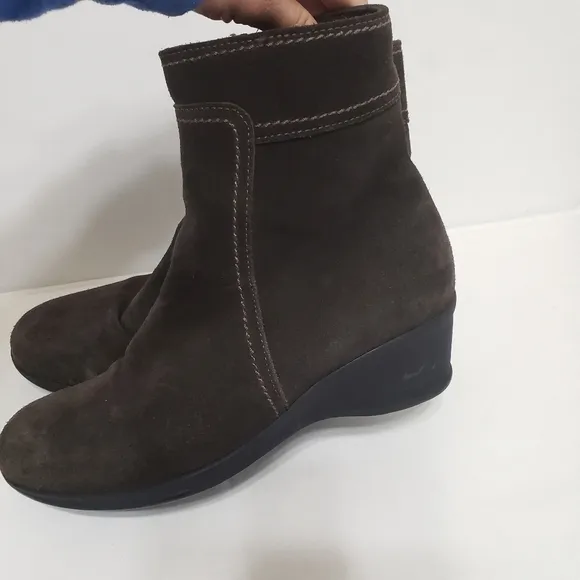 La Canadienne Finley Suede Wedge Ankle Boots Size 6.5 M