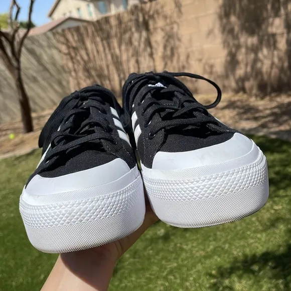 LIKE NEW ADIDAS Bravada 2.0 Platform Shoes!