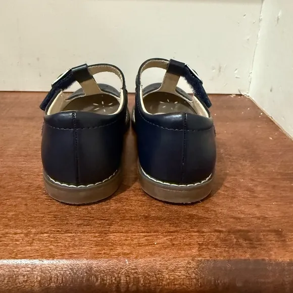 Like New size 9 Footmates Navy Shoes