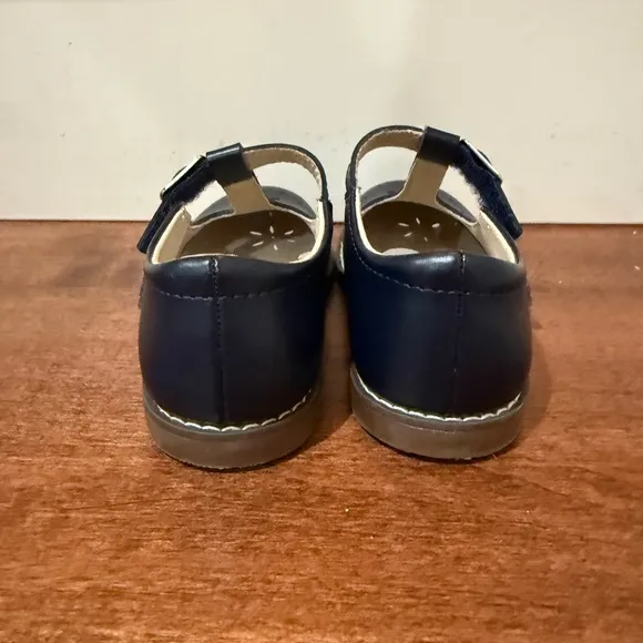 Like New size 9 Footmates Navy Shoes