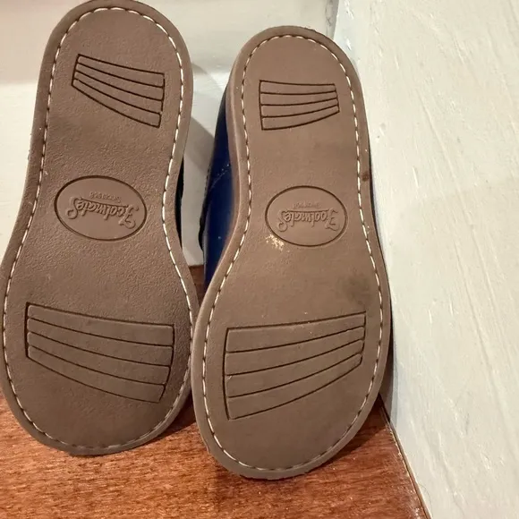 Like New size 9 Footmates Navy Shoes