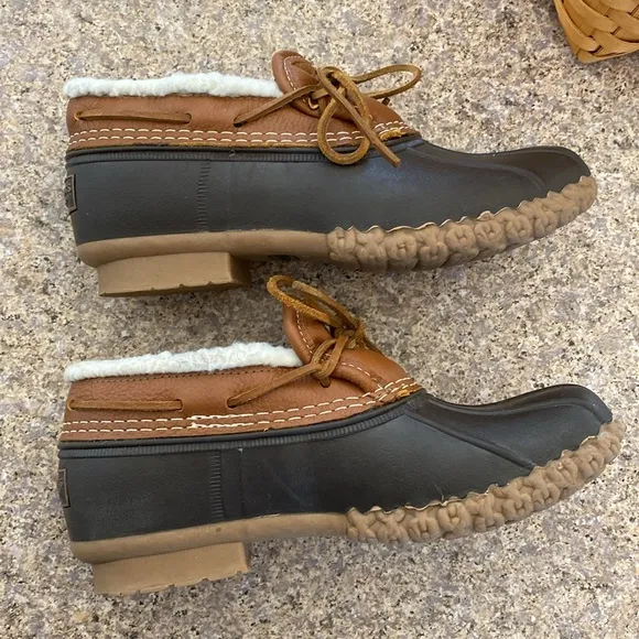 L.L. Bean Fuzzy Lined Upper Rubber Leather Moc 6 M CM Low Duck