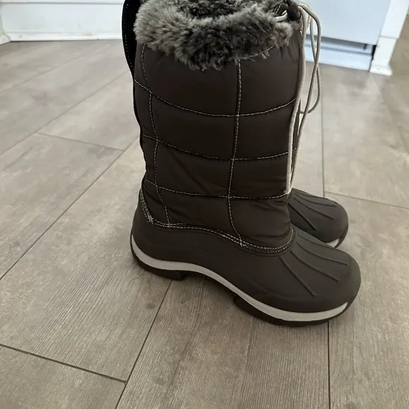 LL Bean Girls Size 1 Primaloft Insulated Brown Boots, Quilted, 11” like new
