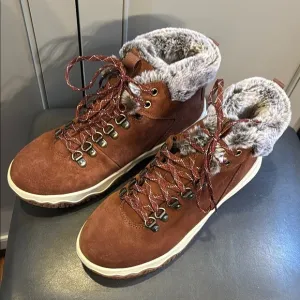 LL Bean Women's Day Venture Brown Suede Insulated Cozy Lace-Up Boots Sz 9M