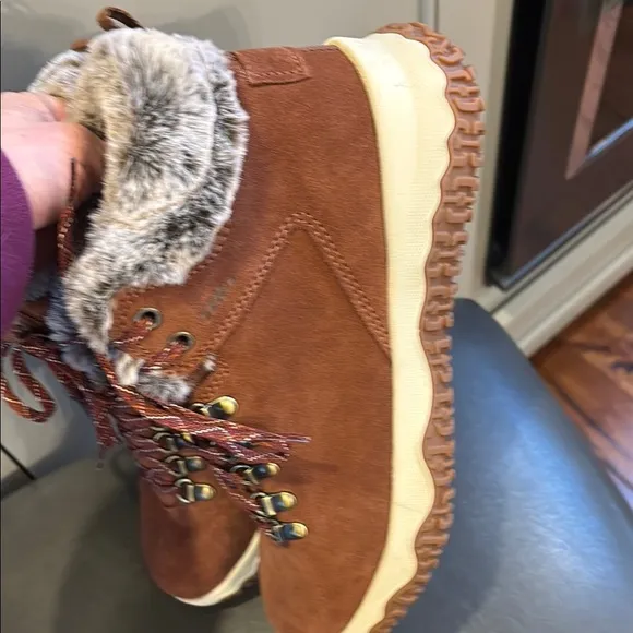 LL Bean Women's Day Venture Brown Suede Insulated Cozy Lace-Up Boots Sz 9M