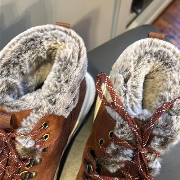 LL Bean Women's Day Venture Brown Suede Insulated Cozy Lace-Up Boots Sz 9M