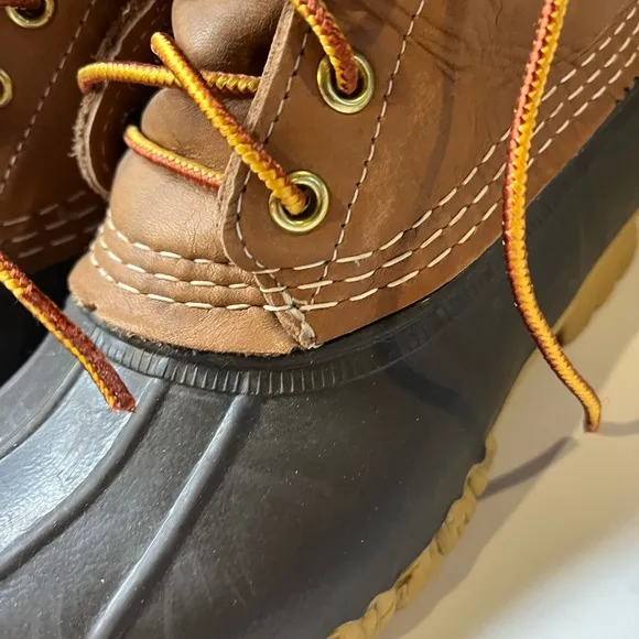 L.L.Bean kids Bean boots 8 inches insulated like new condition size 5 M