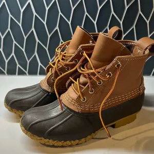 L.L.Bean kids Bean boots 8 inches insulated like new condition size 5 M