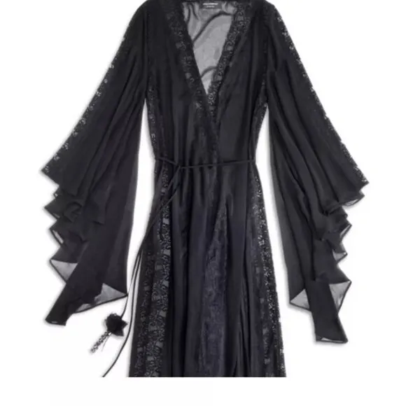 LOVE, Courtney By Basty Gal Black Kimono Size S
