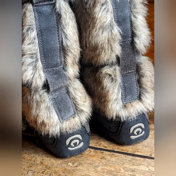 Manitobah Tall Wrap Mukluks 11 Charcoal Grey Suede Fur Beaded Natuve Boots 10