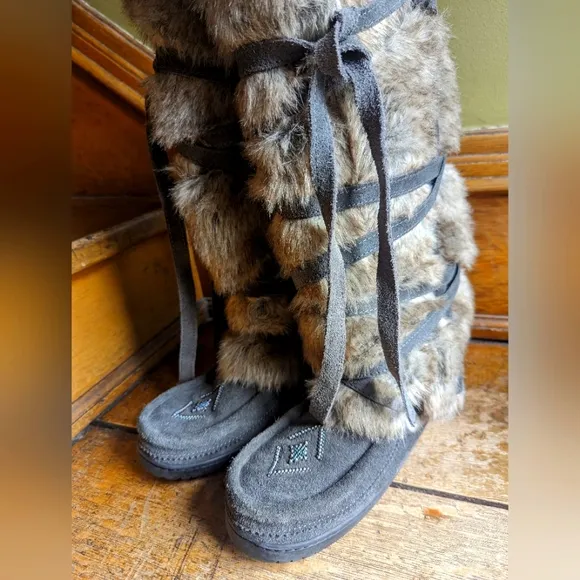 Manitobah Tall Wrap Mukluks 11 Charcoal Grey Suede Fur Beaded Natuve Boots 10