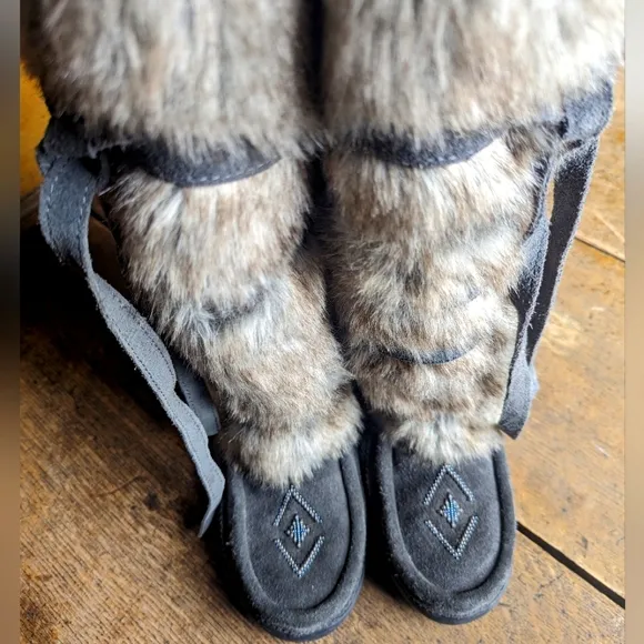 Manitobah Tall Wrap Mukluks 11 Charcoal Grey Suede Fur Beaded Natuve Boots 10