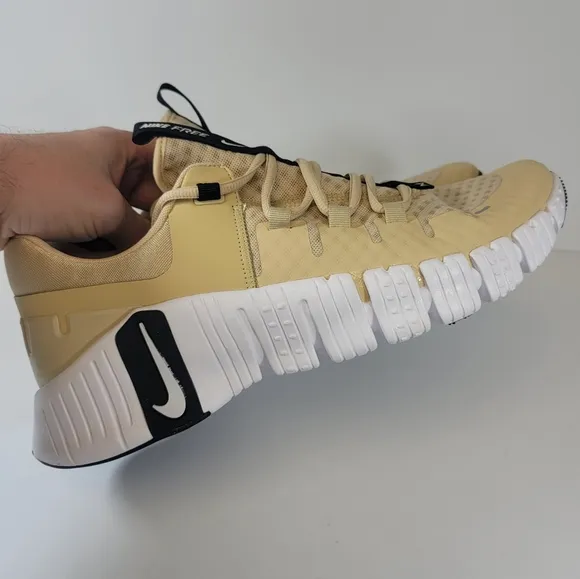 Mens Nike Free Metcon 5 TB Vegas Gold White Mens Training Shoes FN6616-701