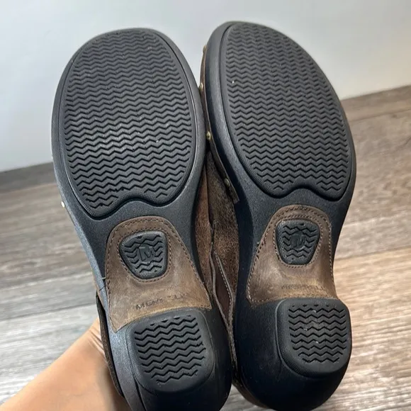 Merrill Brown Leather clogs woman’s size 8 (b60)