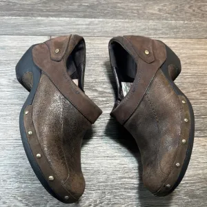 Merrill Brown Leather clogs woman’s size 8 (b60)
