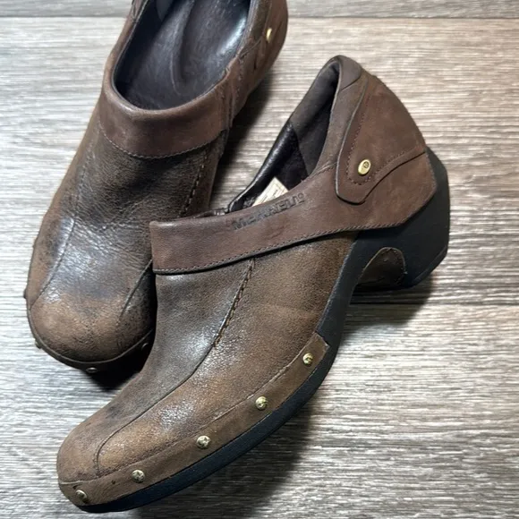Merrill Brown Leather clogs woman’s size 8 (b60)