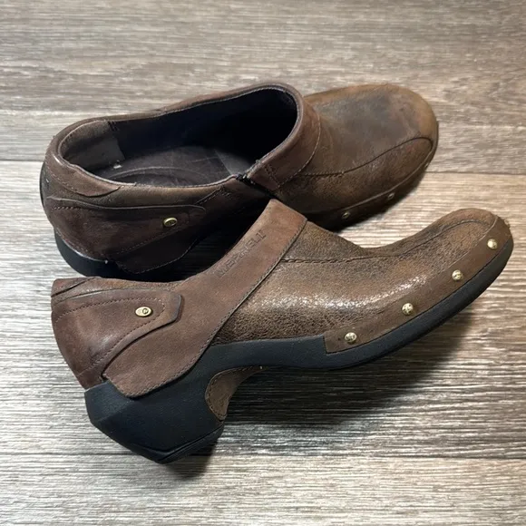 Merrill Brown Leather clogs woman’s size 8 (b60)