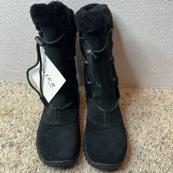 MIKN by Baffin Kamala Black Suede Winter Boots Women's size 11