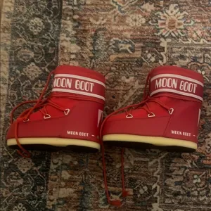 Moon Boot Red High-Top Boots size 36/38