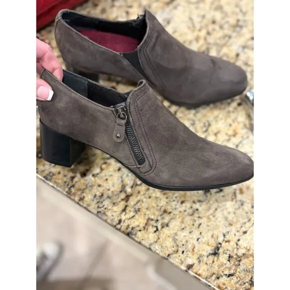 MUNRO ANNEE Taupe suede leather size 7.5 heel professional career comfort shoes