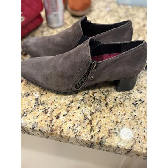 MUNRO ANNEE Taupe suede leather size 7.5 heel professional career comfort shoes