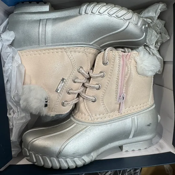 Nautica Kids  Kids Waterproof Rain Snow Boots Insulated Winter Size 11 # Box 536