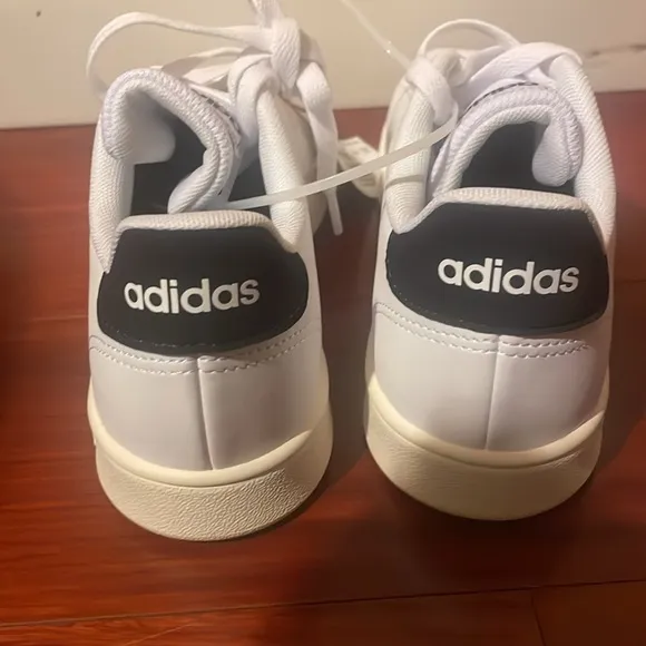 New ADIDAS ADVANTAGE WHITE / BLACK KIDS  LACE SHOES SNEAKERS