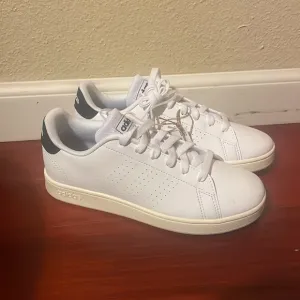 New ADIDAS ADVANTAGE WHITE / BLACK KIDS  LACE SHOES SNEAKERS