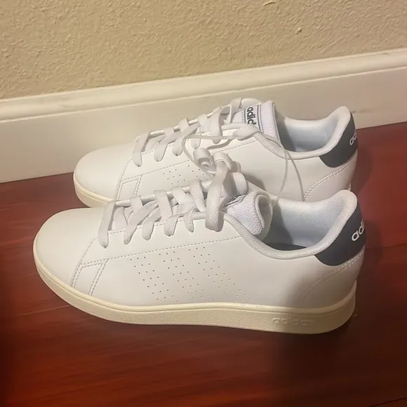 New ADIDAS ADVANTAGE WHITE / BLACK KIDS  LACE SHOES SNEAKERS