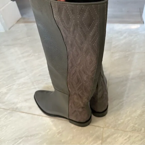 New Aquatalia boots zipper closure grey leather and suede