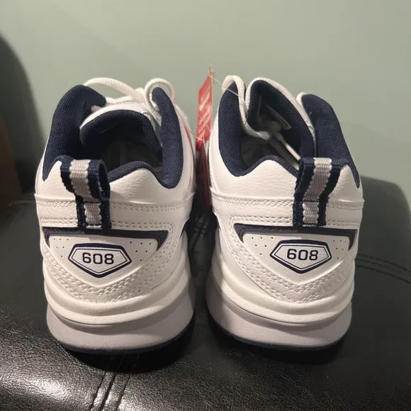 New Balance 608 White Navy Mens Training Sneaker Shoes MX608V5 NWT Size 8.5