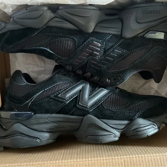 New balance men’s 9060 triple black
