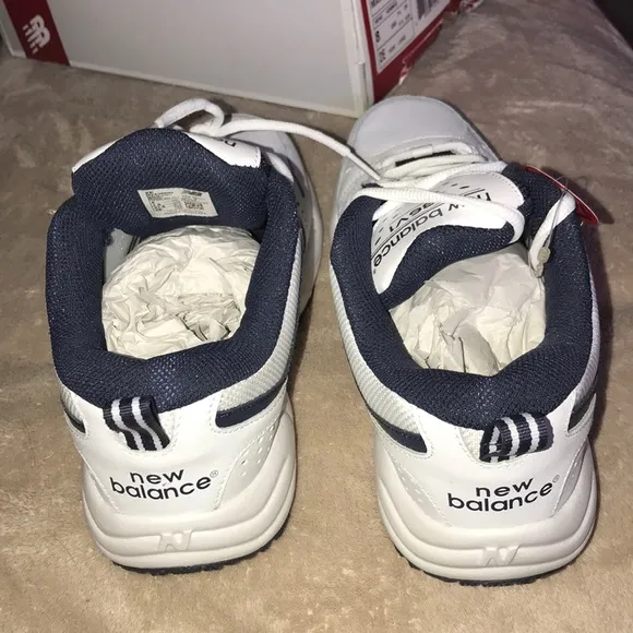 New balance men’s size 8 white and blue shoes