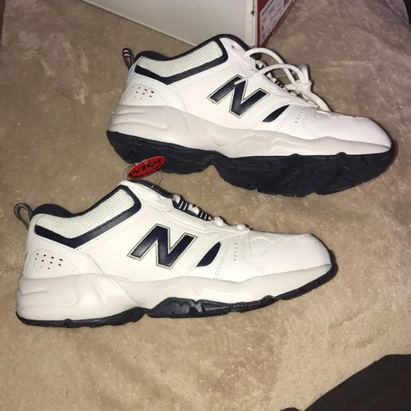 New balance men’s size 8 white and blue shoes