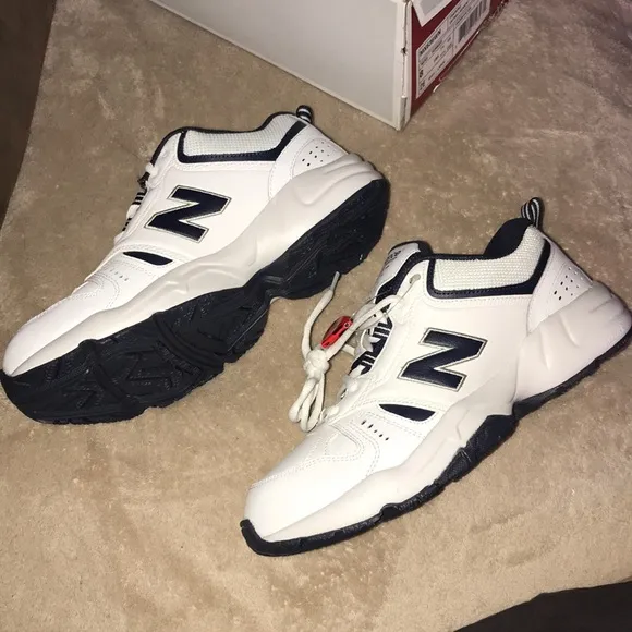 New balance men’s size 8 white and blue shoes