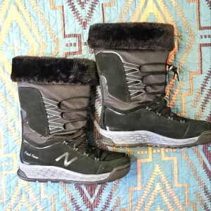 New Balance Women's Black Winter Boots