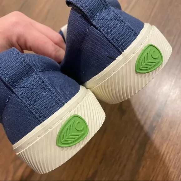NEW Cariuma MINERAL BLUE Low Top Canvas Sneakers Shoes Women’s 10 Men’s 8.5