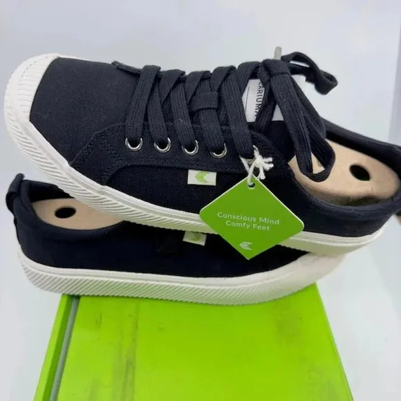 NEW Cariuma Oca Low Top Lace Up Canvas Sneakers Shoes Black Unisex W8.5 M7