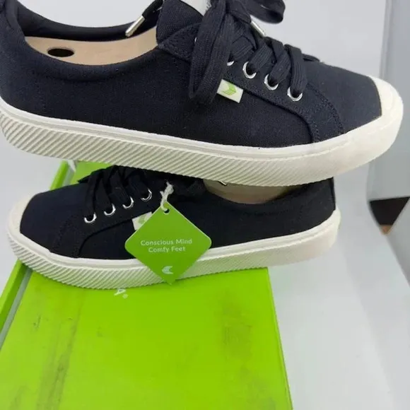 NEW Cariuma Oca Low Top Lace Up Canvas Sneakers Shoes Black Unisex W8.5 M7