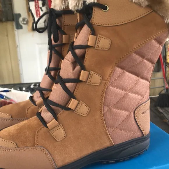 New COLUMBIA Ice Maiden ll Tan Black  Insulated Winter Boots