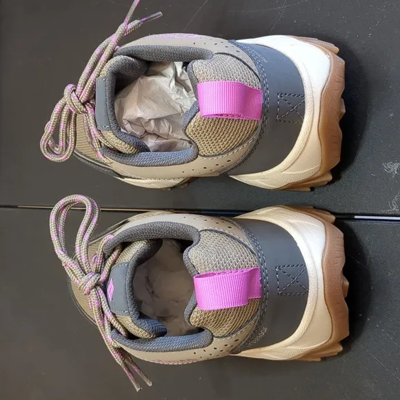 (NEW) Columbia Strata Low 'Sand' Waterproof Hiking Boots Women's Size 6